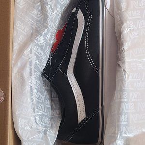 New With Box Vans Black White Low Top Men Size 10.5 Skateboard